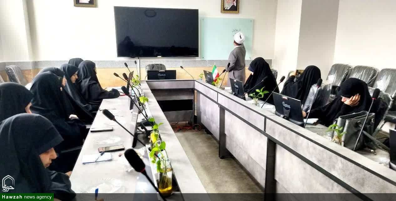 خودشناسی و تقویت هوش هیجانی، کلید هدایت تحصیلی طلاب است