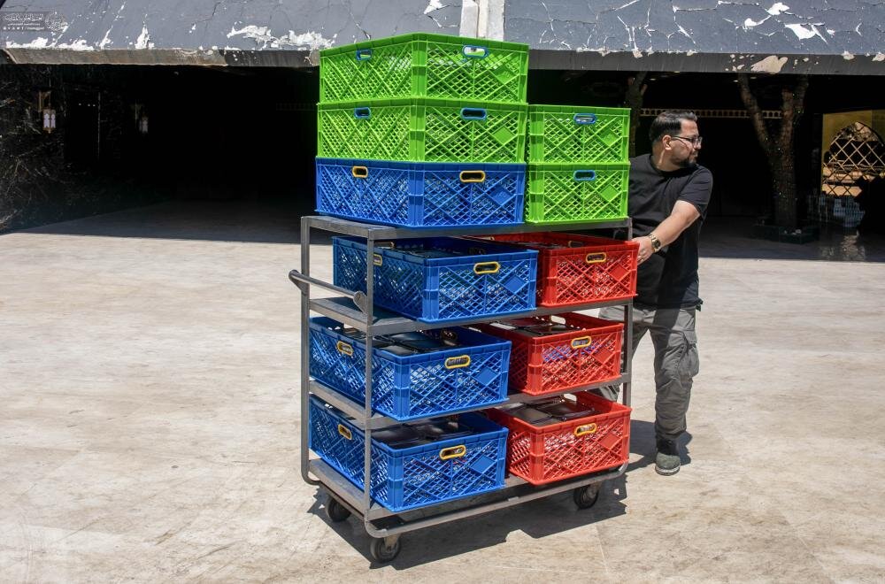 وفد العتبة العلوية المقدسة يبدأ حملته الإغاثية الكبرى بتوزيع قرابة 200 ألف وجبة طعام في طهران وأصفهان