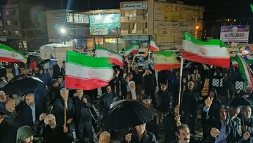 فیلم|هفتاد و سومین گردهمایی بزرگ مردم زرندیه در میدان امام حسین (ع)