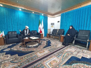 تصاویر/ دیدار اعضای قرارگاه «ایران همدل» و «هلال احمر» محمودآباد با امام جمعه سرخ رود