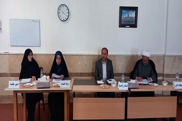 پایان‌نامه «راهکارهای قرآن در مواجهه با تبلیغات منافقان» دفاع شد