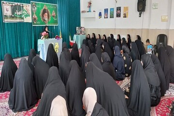 خواهران طلبه در عرصه علم و تبیین مدافع آرمان‌های انقلاب باشند