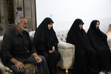 تصاویر/ دیدار استاندار مرکزی با خانواده سردار شهید والامقام علی غیاث آبادی