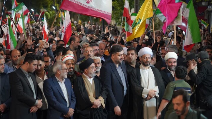 تصاویر/ تجمع شبانه خیابانی مردم دارالمومنین خوی در 22 اردیبهشت