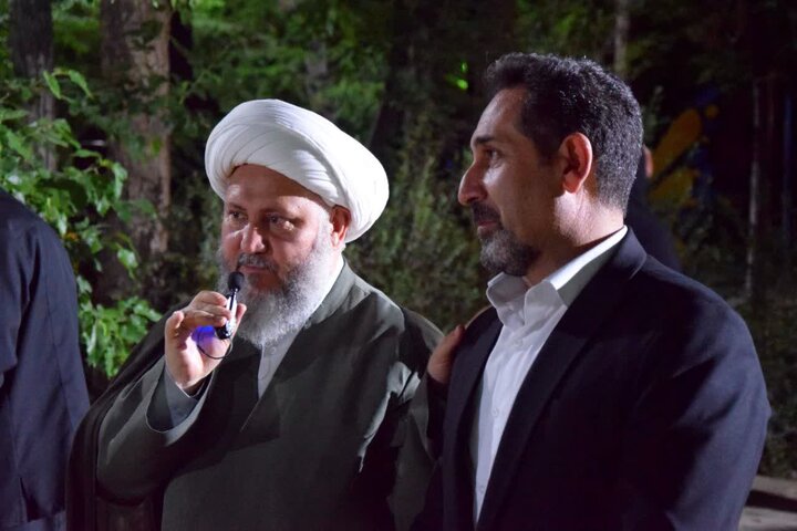 تصاویر/حضور امام جمعه آران وبیدگل در افتتاحیه نمایشگاه کتاب و آثار طراحی و نقاشی