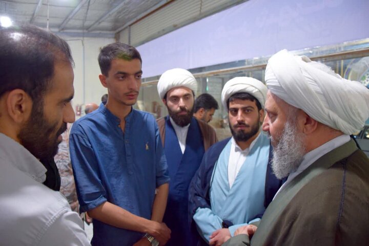 تصاویر/حضور امام جمعه آران وبیدگل در افتتاحیه نمایشگاه کتاب و آثار طراحی و نقاشی