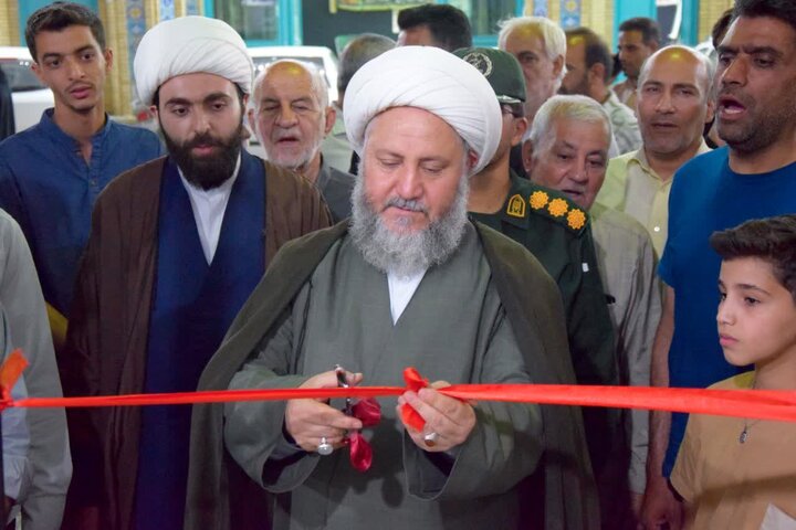 تصاویر/حضور امام جمعه آران وبیدگل در افتتاحیه نمایشگاه کتاب و آثار طراحی و نقاشی