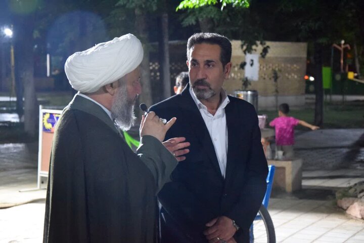 تصاویر/حضور امام جمعه آران وبیدگل در افتتاحیه نمایشگاه کتاب و آثار طراحی و نقاشی