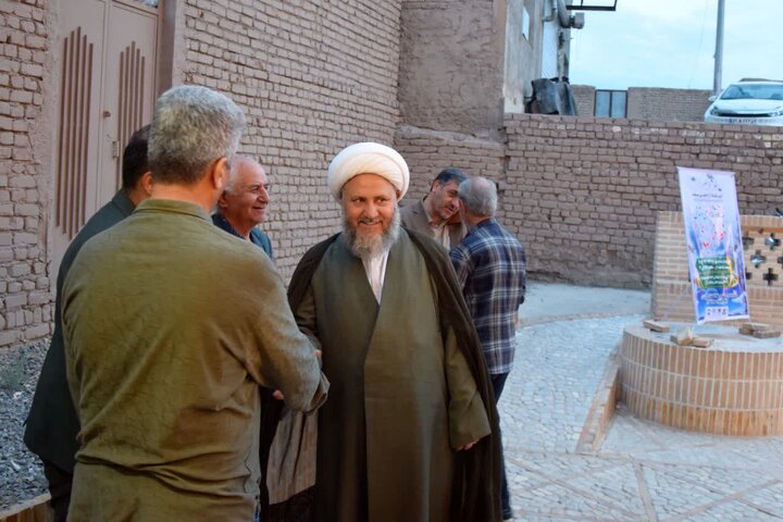 تصاویر/حضور امام جمعه آران وبیدگل در افتتاحیه نمایشگاه کتاب و آثار طراحی و نقاشی