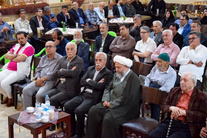 تصاویر/حضور امام جمعه آران وبیدگل در افتتاحیه نمایشگاه کتاب و آثار طراحی و نقاشی