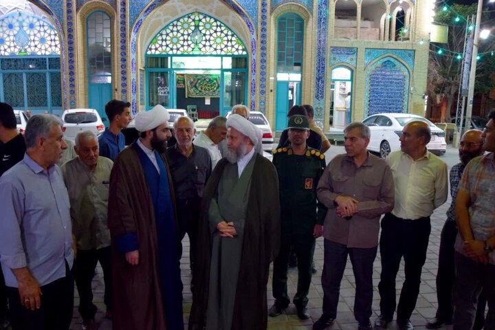 تصاویر/حضور امام جمعه آران وبیدگل در افتتاحیه نمایشگاه کتاب و آثار طراحی و نقاشی