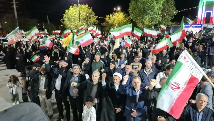 تصاویر / اجتماع بزرگ‌ مردمی شبانه در رزن