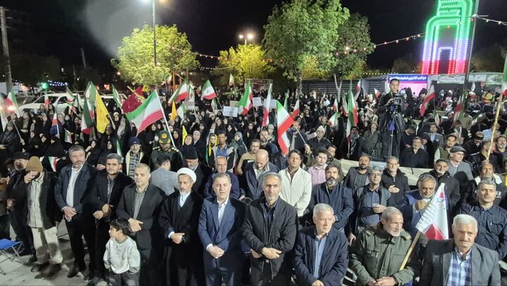 تصاویر / اجتماع بزرگ‌ مردمی شبانه در رزن