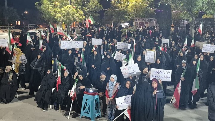 تصاویر / اجتماع بزرگ‌ مردمی شبانه در رزن
