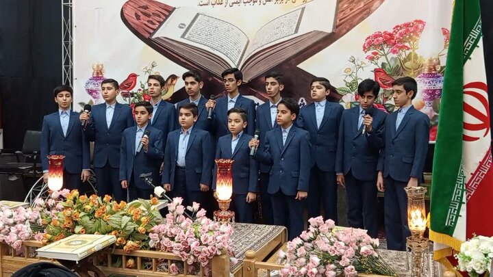 تصاویر/ محفل انس با قرآن با حضور گروه بین‌المللی «بینه»استان اصفهان درنطنز