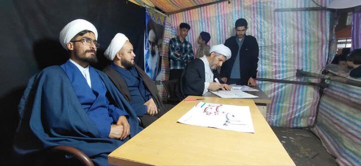 تصاویر/  استمرار فعالیت موکب رهبر شهید مدرسه علمیه امام محمدباقر(علیه‌السلام) شهرستان شاهین‌دژ