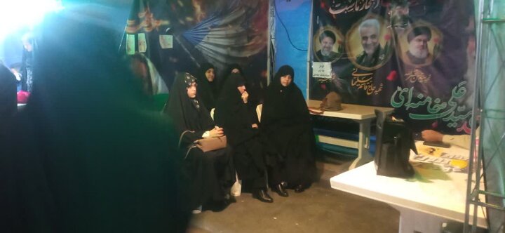 تصاویر/برگزاری نشست تبیین مسائل جنگ در موکب مدرسه علمیه فاطمه‌الزهرا اراک