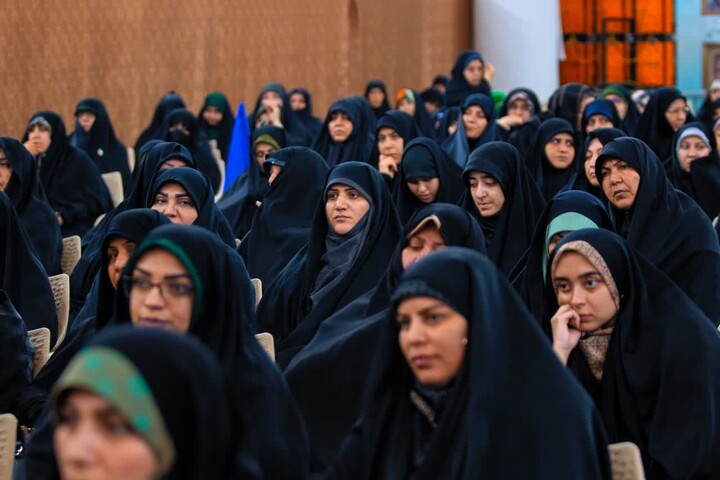 تصاویر / نشست تبیینی و تحلیلی طلاب و نخبگان زنجان