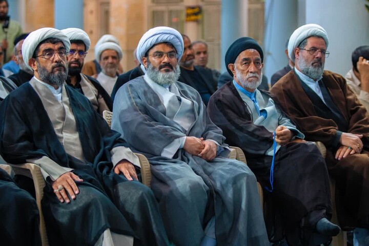 تصاویر / نشست تبیینی و تحلیلی طلاب و نخبگان زنجان