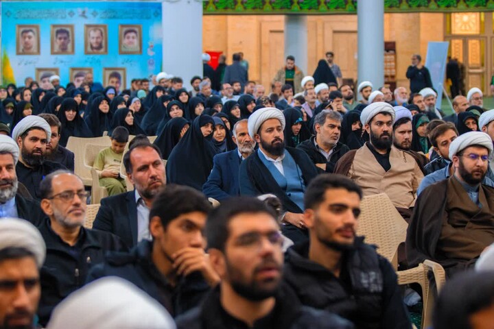 تصاویر / نشست تبیینی و تحلیلی طلاب و نخبگان زنجان