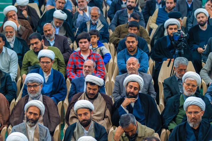 تصاویر / نشست تبیینی و تحلیلی طلاب و نخبگان زنجان
