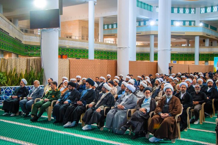 تصاویر / نشست تبیینی و تحلیلی طلاب و نخبگان زنجان