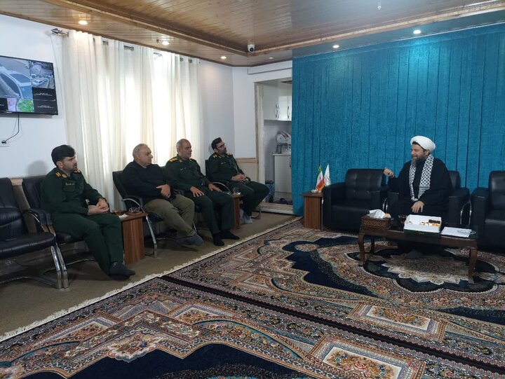 تصاویر/ دیدارهای اعضای قرارگاه «ایران همدل» و «هلال احمر» محمودآباد با امام جمعه سرخ رود