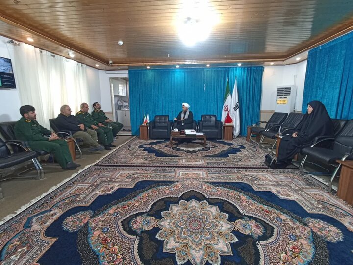 تصاویر/ دیدارهای اعضای قرارگاه «ایران همدل» و «هلال احمر» محمودآباد با امام جمعه سرخ رود