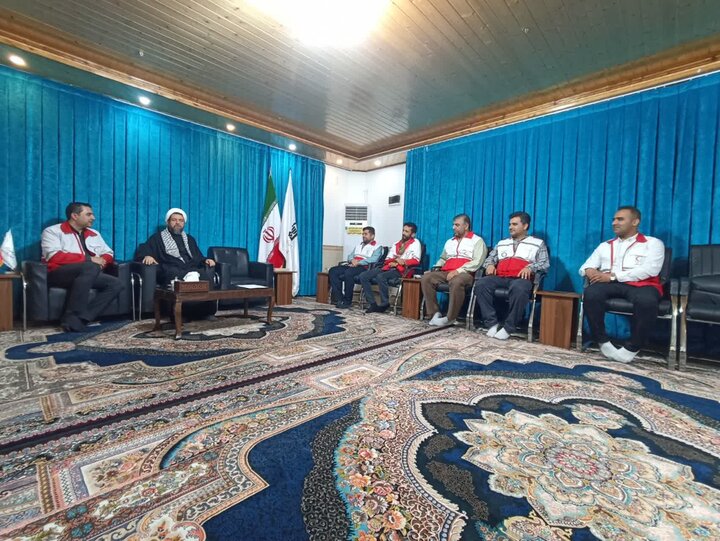 تصاویر/ دیدارهای اعضای قرارگاه «ایران همدل» و «هلال احمر» محمودآباد با امام جمعه سرخ رود