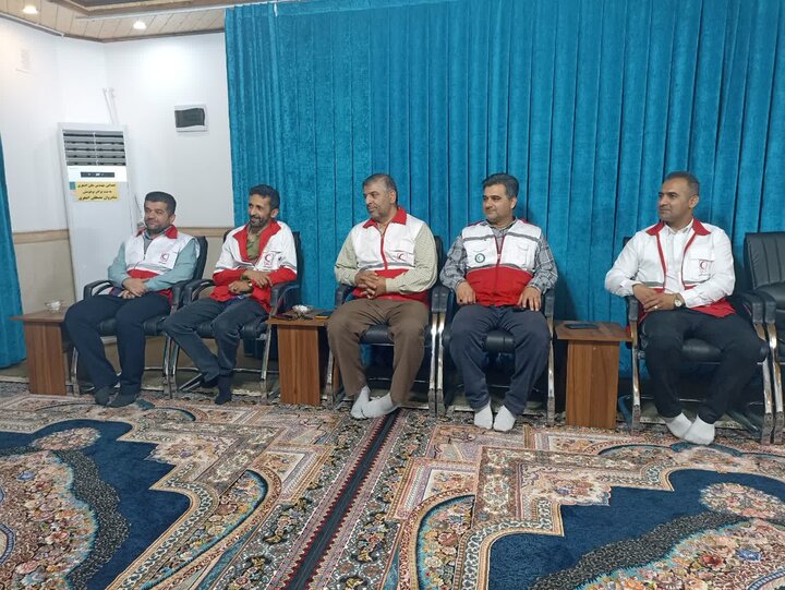 تصاویر/ دیدارهای اعضای قرارگاه «ایران همدل» و «هلال احمر» محمودآباد با امام جمعه سرخ رود