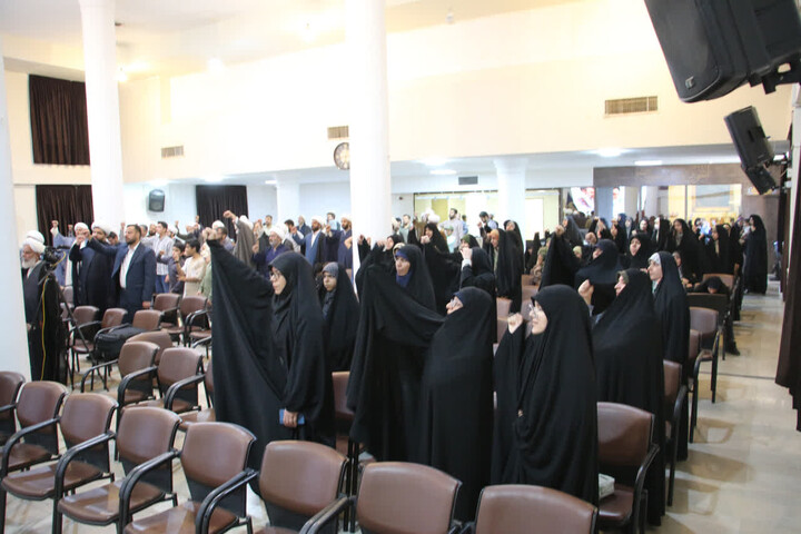 تصاویر | تجدید بیعت فعالین فرهنگی حوزه علمیه اصفهان با رهبر معظم انقلاب اسلامی