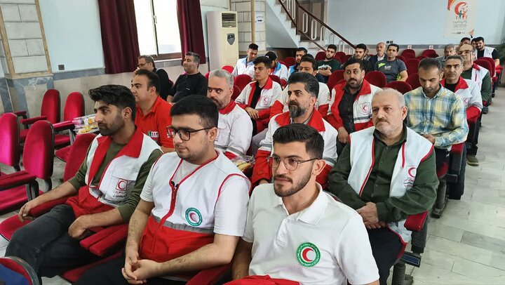 تصاویر/ مراسم تجلیل از مجموعه هلال احمر با حضور امام جمعه شهرستان چالوس