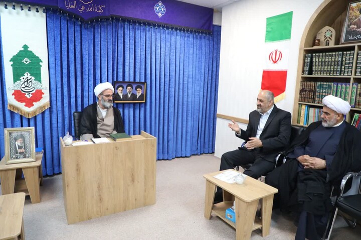 تصاویر/ نماینده ولی‌فقیه در استان در دیدار با فرمانده انتظامی استان سمنان