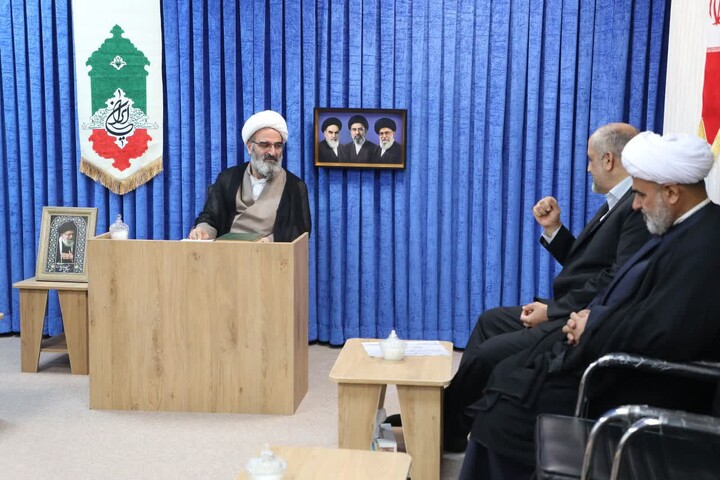تصاویر/ نماینده ولی‌فقیه در استان در دیدار با فرمانده انتظامی استان سمنان