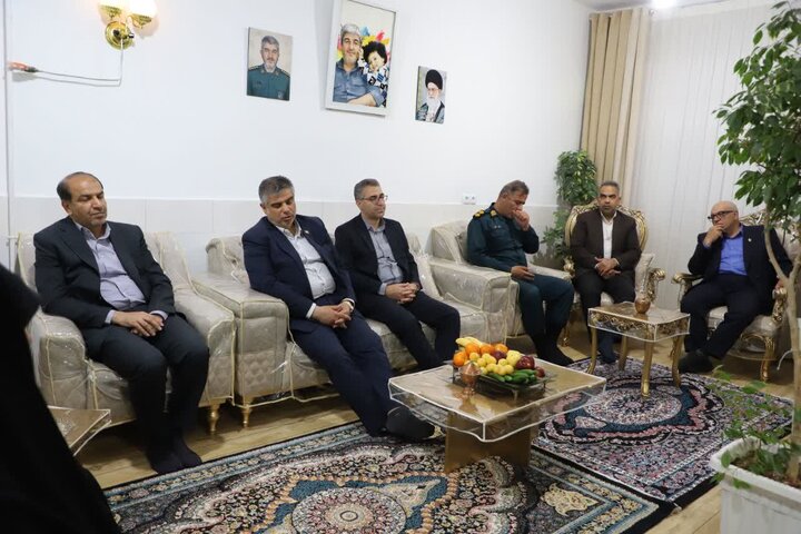 تصاویر/دیدار استاندار مرکزی با خانواده سردار شهید والامقام علی غیاث آبادی