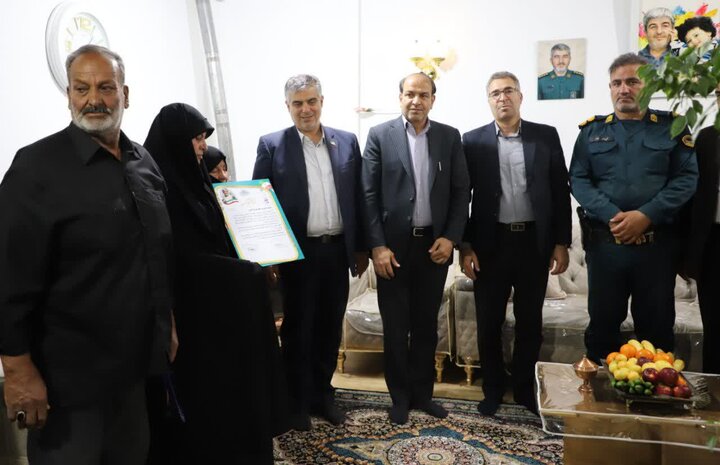 تصاویر/دیدار استاندار مرکزی با خانواده سردار شهید والامقام علی غیاث آبادی