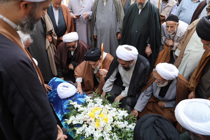 تصاویر / آخرین حضور استاد پیشکسوت حوزه در مدرسه علمیه آیت الله آخوند(ره)
