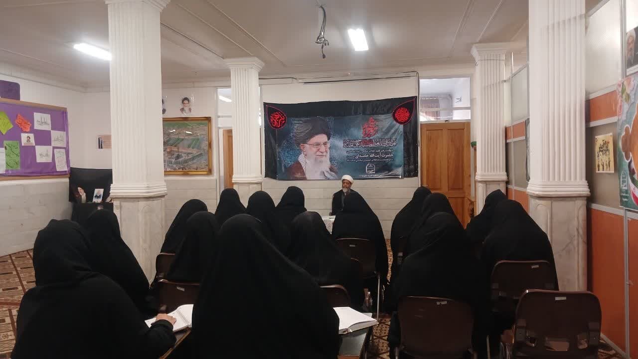 ایفای نقش مؤثر در افکار عمومی، از رسالت طلاب است