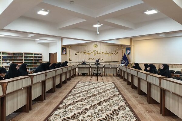 دشمن بههیچوجه توانایی از بین بردن انقلاب را نخواهد داشت/تربیت دینی نوجوانان بر عهده طلاب خواهر است
