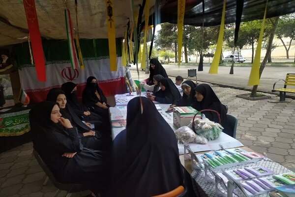 سلسله نشستهای "میز بصیرت" با موضوع تبیین جنگ شناختی ویژه بانوان پارسآباد برگزار میشود+عکس