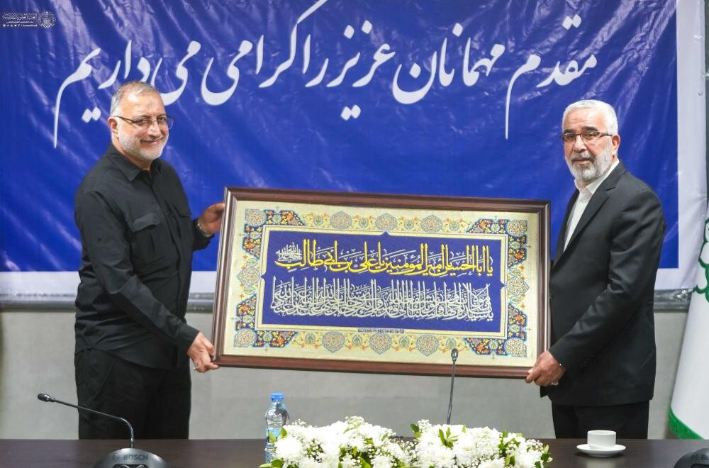 الأمين العام للعتبة العلوية المقدسة يلتقي عمدة طهران لبحث ملفات الدعم والإغاثة