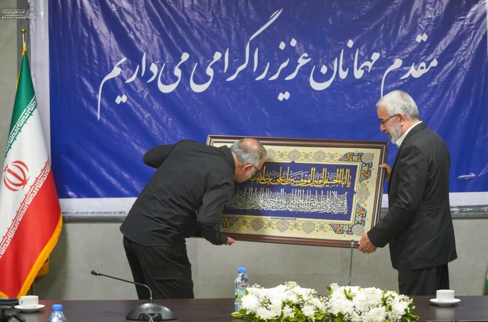 الأمين العام للعتبة العلوية المقدسة يلتقي عمدة طهران لبحث ملفات الدعم والإغاثة
