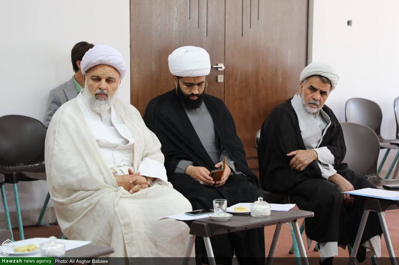 نشست هماهنگی برنامه های دهه امامت و ولایت در یزد