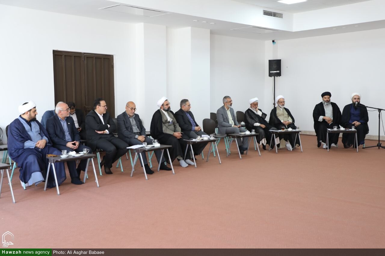نشست هماهنگی برنامه های دهه امامت و ولایت در یزد