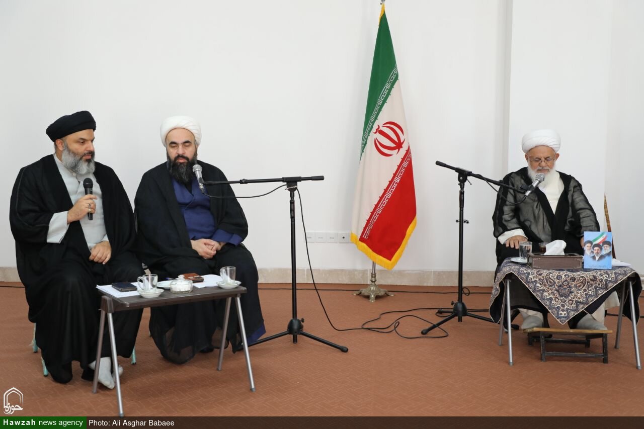 نشست هماهنگی برنامه های دهه امامت و ولایت در یزد
