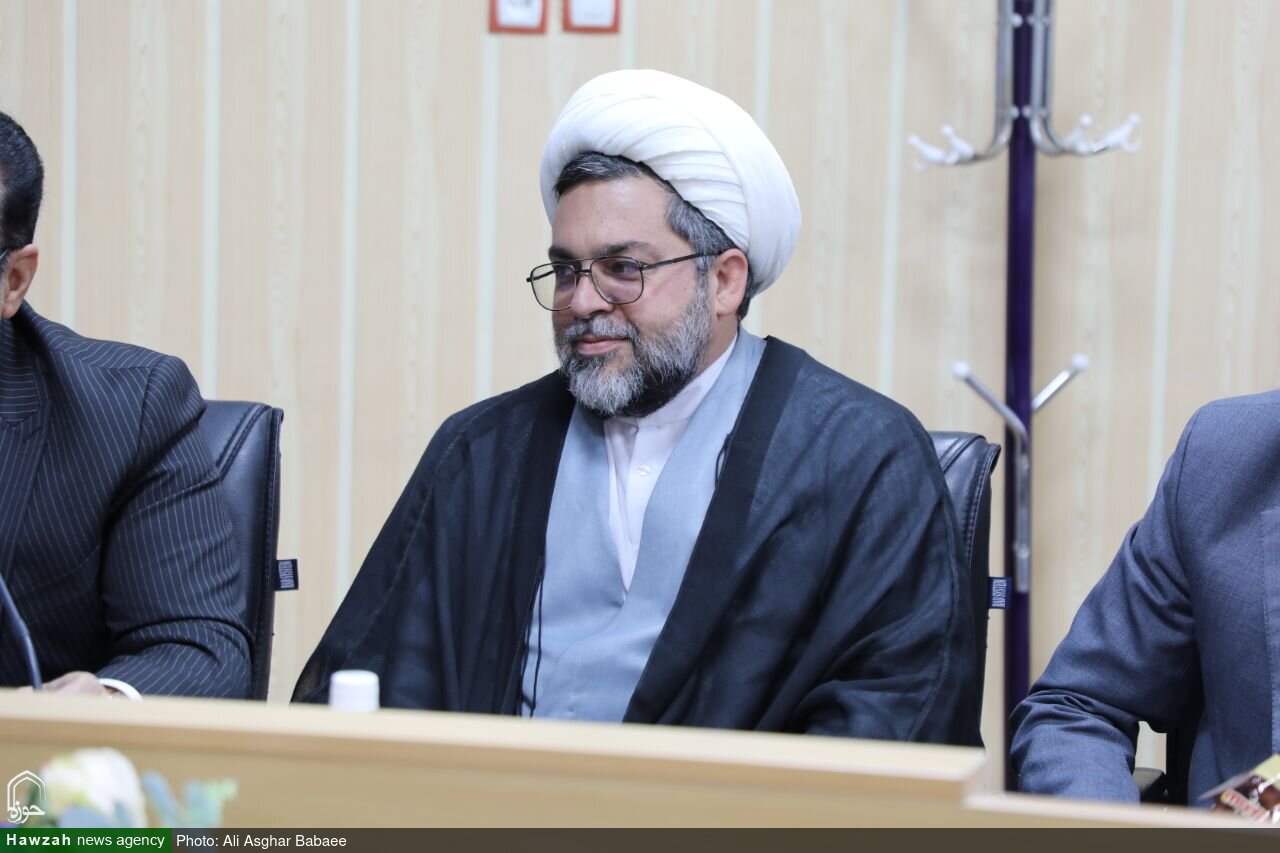 جلسه کمیسیون آموزش عمومی قرآن با حضور مدیر حوزه علمیه استان یزد