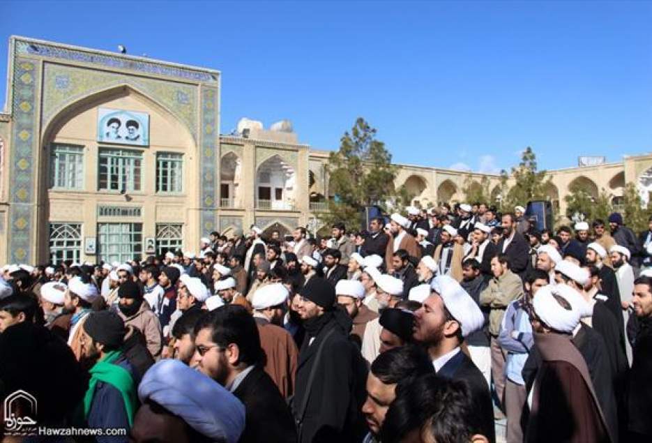جمعية الأساتذة الثوريين في قم تدين تواطؤ بعض حكومات المنطقة مع أمريكا وإسرائيل ضد إيران، وتطالب بالإفراج الفوري عن المعتقلين المتضامنين