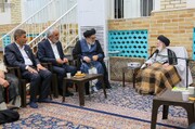 الأمين العام للعتبة العلوية يلتقي كبار الشخصيات العلمائية في مدينة قم المقدسة ويستعرض محاور الحملة الإغاثية والإنسانية