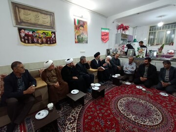 تصاویر/ حضور نماینده ولی‌فقیه در منطقه و امام جمعه کاشان درجمع مردم میمه و وزوان