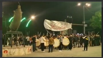 فیلم| هنرنمایی هنرمند ارومیه ای در حاشیه تجمعات مردمی